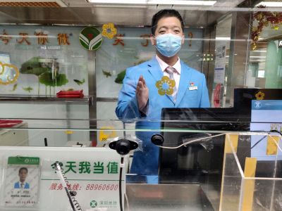 深圳地铁重点枢纽车站加密消毒作业 全力迎战返程高峰