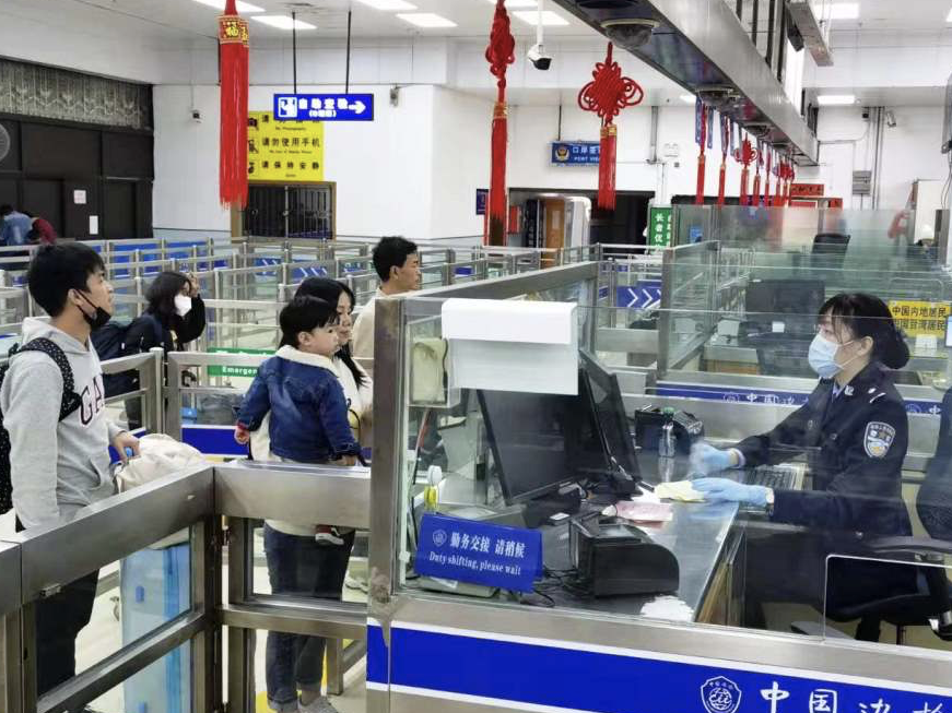 福田口岸出入境大厅里“口罩”的温暖故事