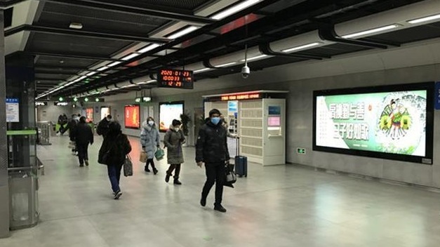 直击｜23日10时起，武汉公交地铁停运，机场火车站离汉通道关闭