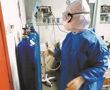 广东医生驰援日记：女护士长徒手搬几十公斤重氧气罐