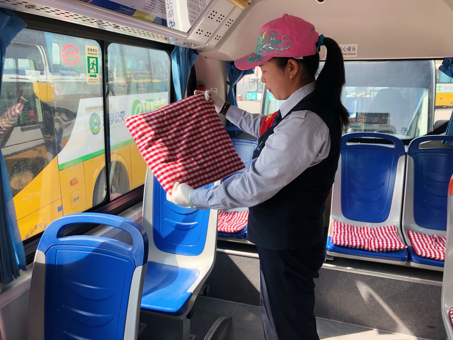 “太暖了，像家一样”！上了深圳这辆公交车，乘客都惊呆了