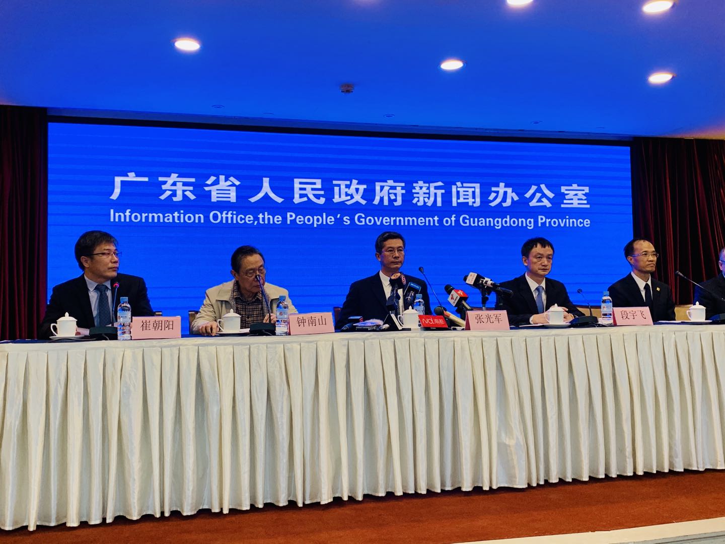 广东七大措施坚决防止“新冠”疫情扩散蔓延，30家省级定点医院救治确诊病例