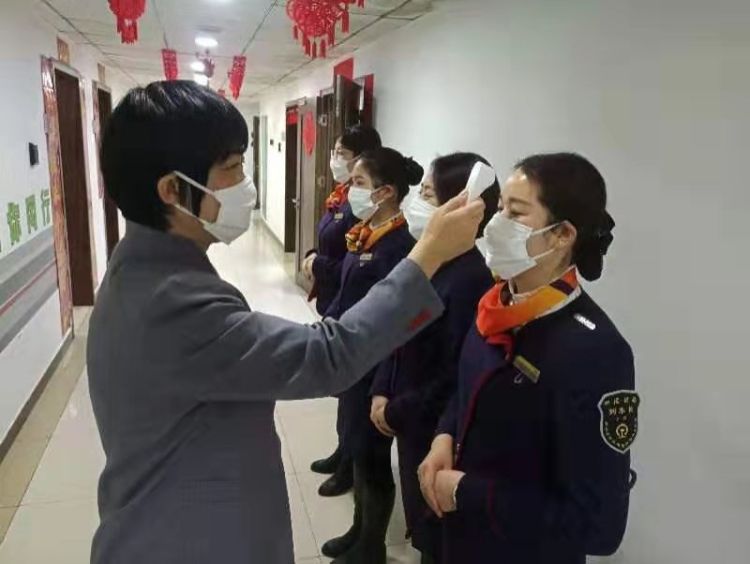 铁警故事 | 夫妻值守春运 孩子自个儿过节
