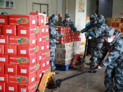 解放军驻鄂部队承担武汉市民生活物资配送供应任务