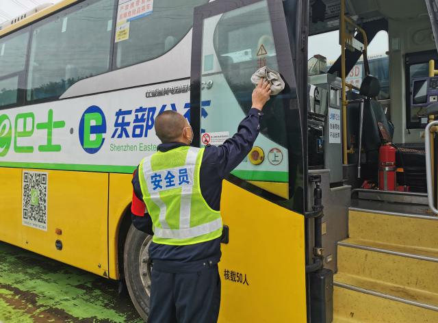 “留下来，好好工作！” 这些东部公交的师傅们，用坚守保障城市交通畅通