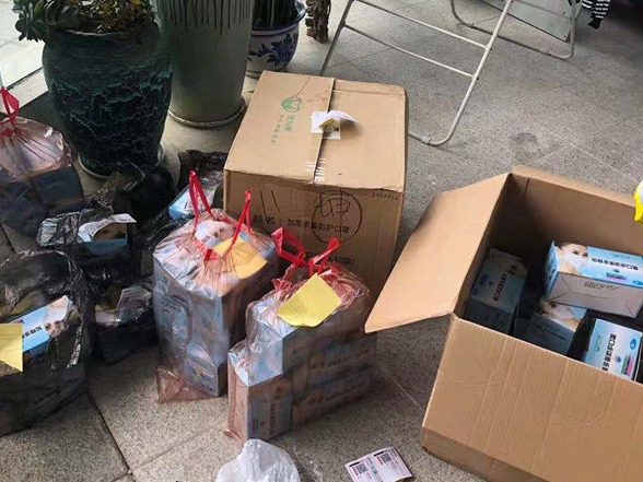 抗疫记者手记 | 一“罩”难求的2020年
