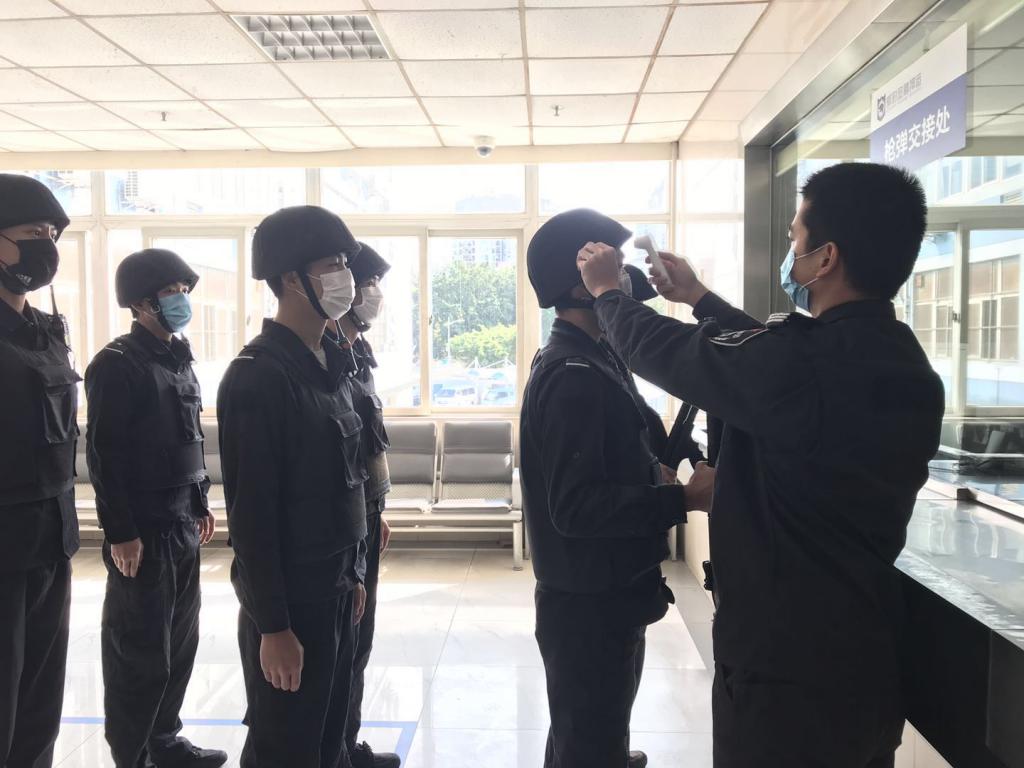 “押运保镖”变身病毒消杀员：确保每一张钞票都安全