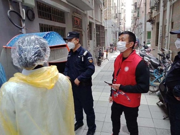 （重稿）石围社区党委书记麦壮辉：我只是防疫前线的一名普通战士