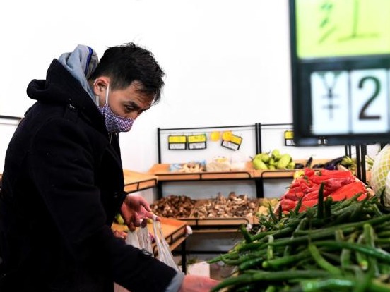 口罩、检测试剂、菜篮子，战疫必需品市场秩序怎样保障