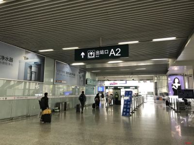 深圳北站到发客流减少七八成 全面检测体温严控疫情输入扩散