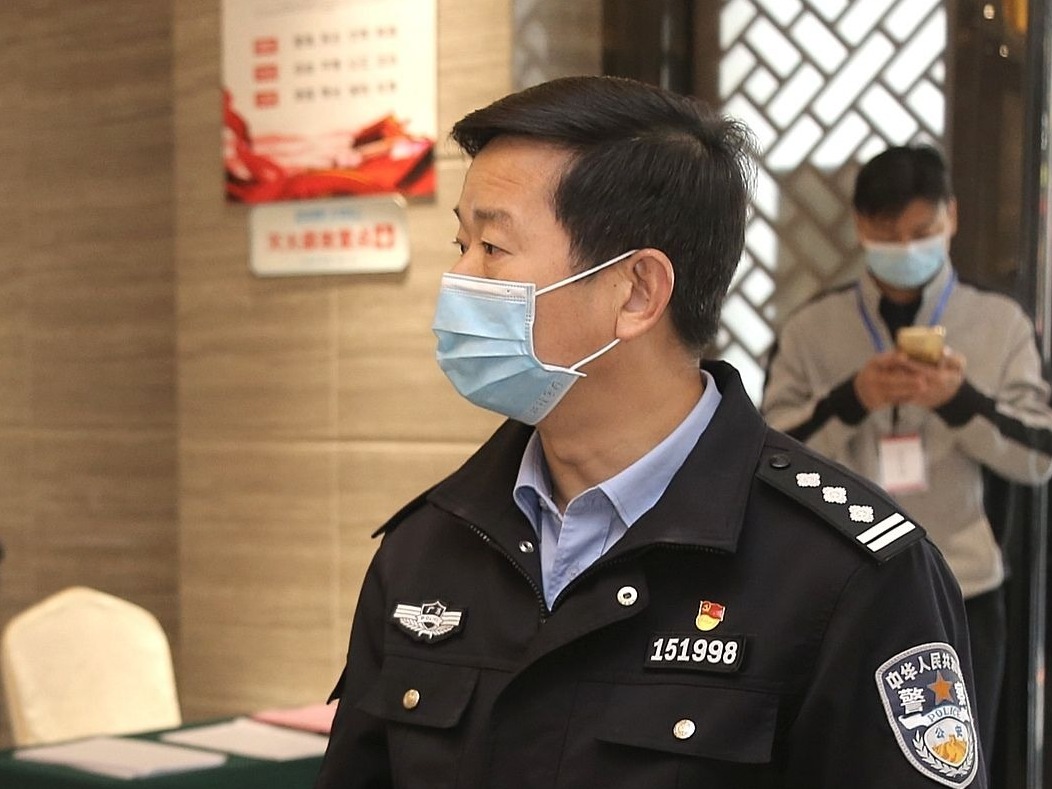“危急时刻，党员就要冲在前面”！