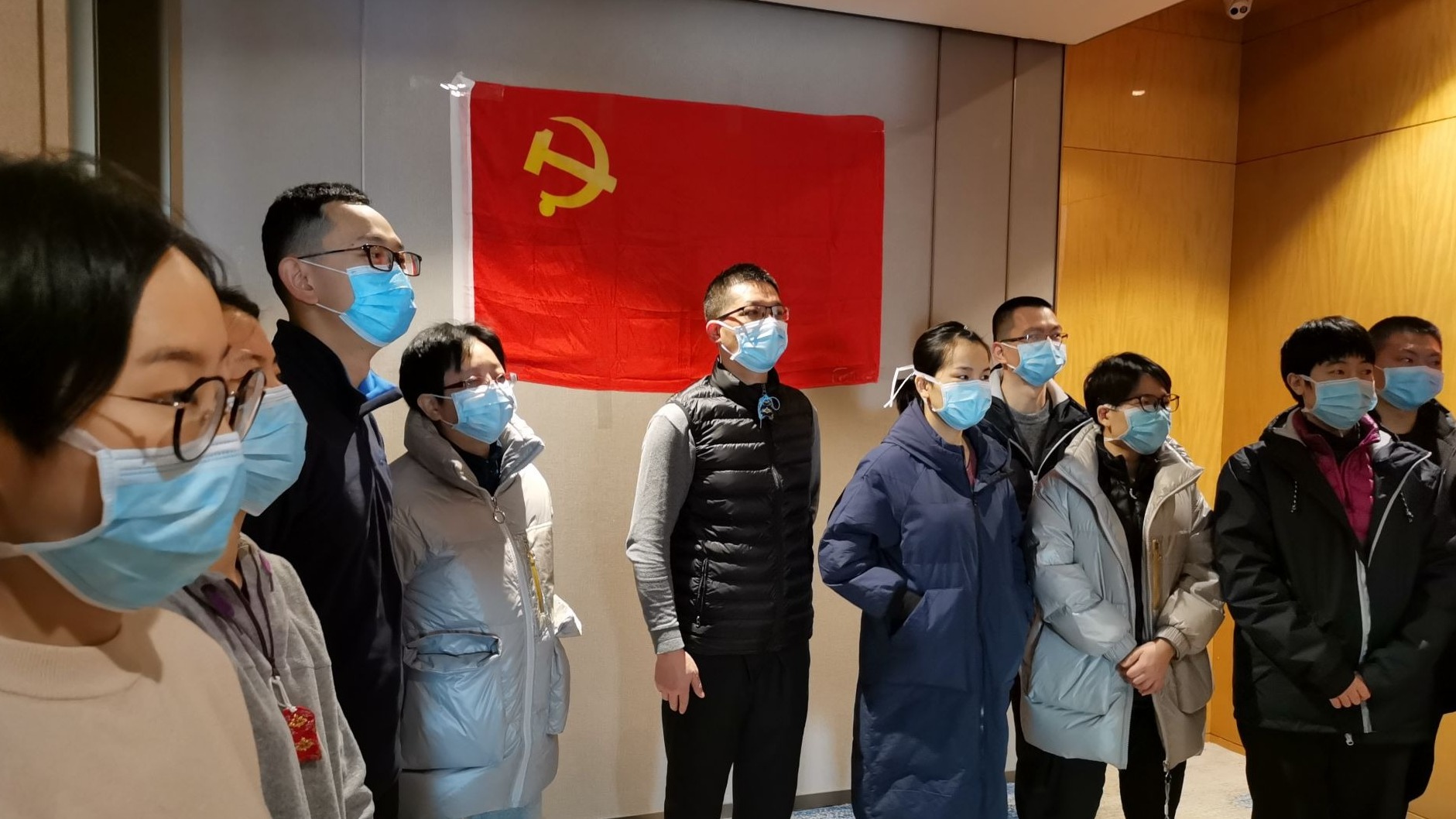 读特记者直击荆州战疫·第四日｜医疗队明天正式上岗！每人都来亮个相！