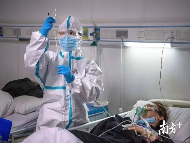 防疫前线纪实 | 广东护士：“我不想哭，护目镜花了没法做事……”
