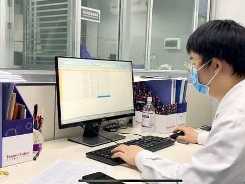 战疫深圳人 | 95后小伙子与病毒“搏斗”，挑起实验室的大梁