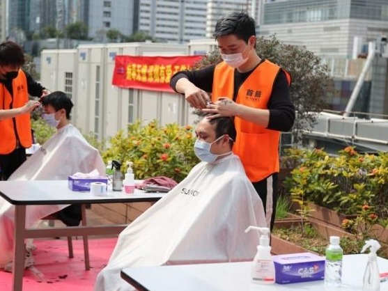 Tony 老师本尊来了 罗湖卫健系统工作人员的发型都有着落了