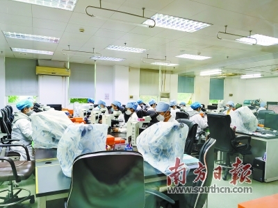 33家境内外媒体走进广东防疫物资生产企业 以车间为“战场” 向前线送“弹药”