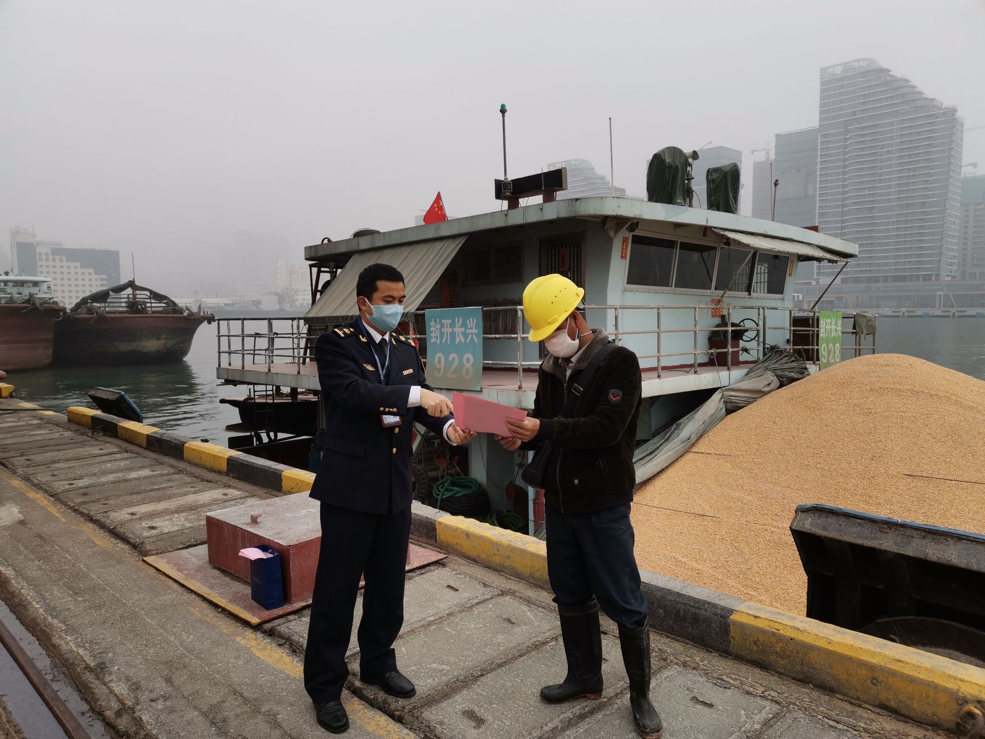 海事劳工公约履约研究创新工作室和深港海事调查创新工作室联合发布新冠疫情船员防控倡议书