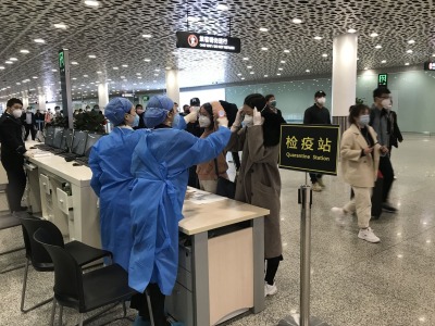 读特记者直击节后返程期深圳机场  红外探测仪检测全部进港旅客体温