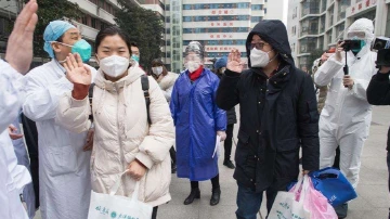 卫健委：武汉市金银潭和肺科医院患者出院率达三到四成