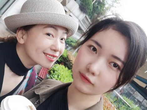 “女儿，我们一起静待春暖花开战胜疫情的那一天！”