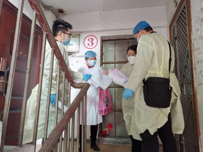 一天行走两万多步 爬楼上百层 罗湖区机关干部下沉到社区抗疫一线