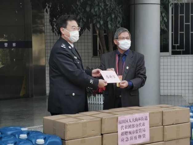 战疫情 暖色调！梅林街道联组代表捐赠一批防疫物资