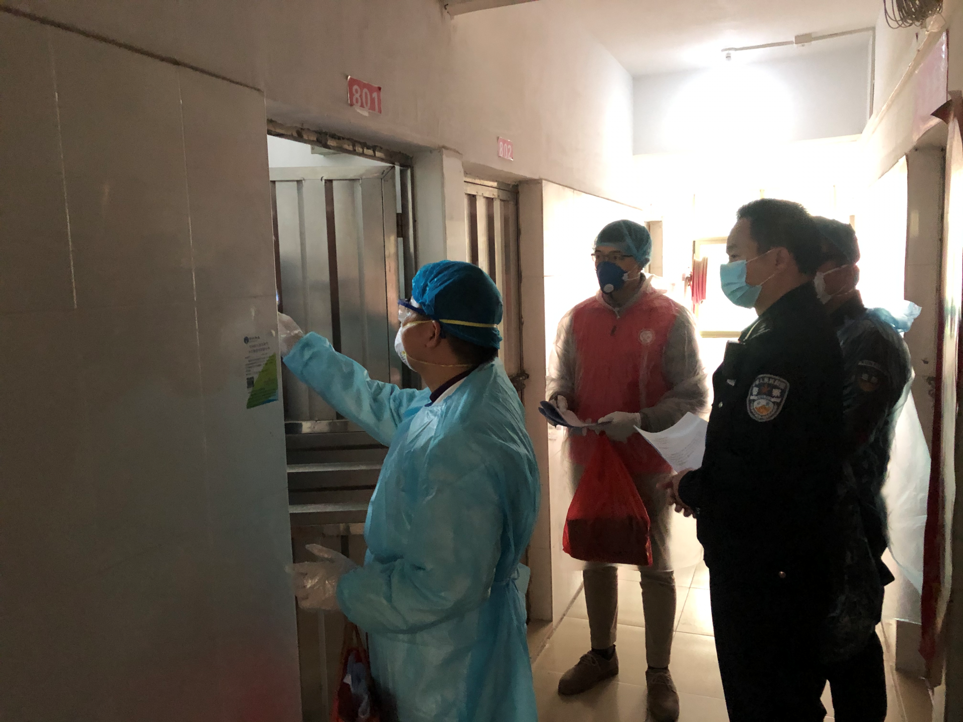 楚维新：织好社区治安防控和疫情防控两张“网”