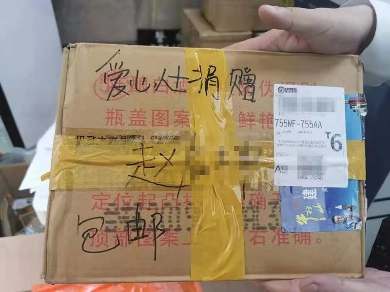 3名深圳高中生向深圳交警捐赠了230个口罩