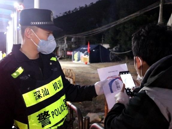 孙逊：褪去军装穿上警服，不变的是坚守的决心  