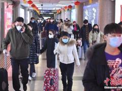 专家：出门没必要戴七八个口罩 可以重复使用