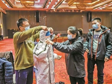 读特记者直击武汉战疫｜实战培训，医疗队“提速”上岗