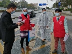 ”抗击疫情没有旁观者！“ 志愿者助力疫情小区防控
