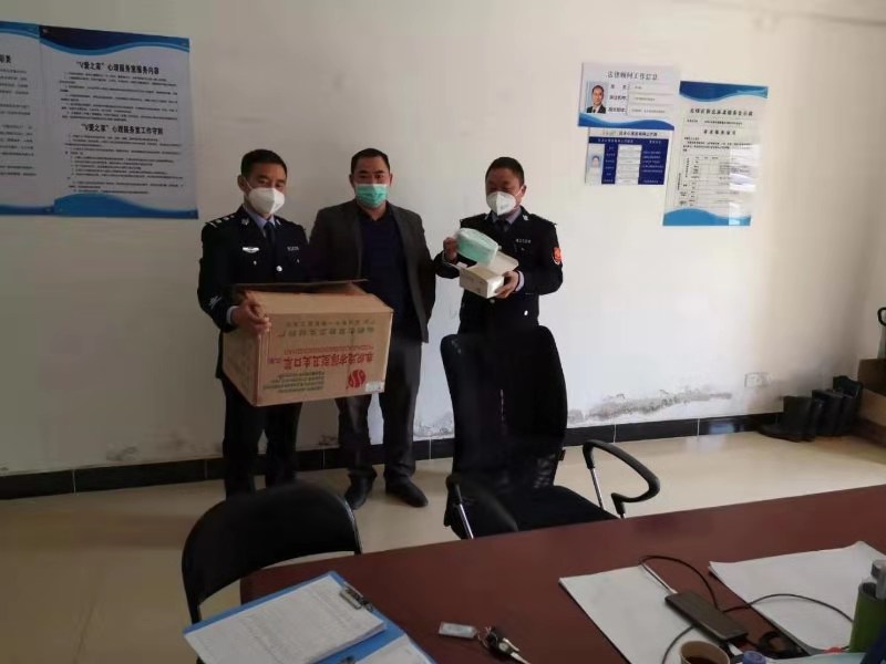 凤凰街道爱心企业 送口罩助力疫情防控 