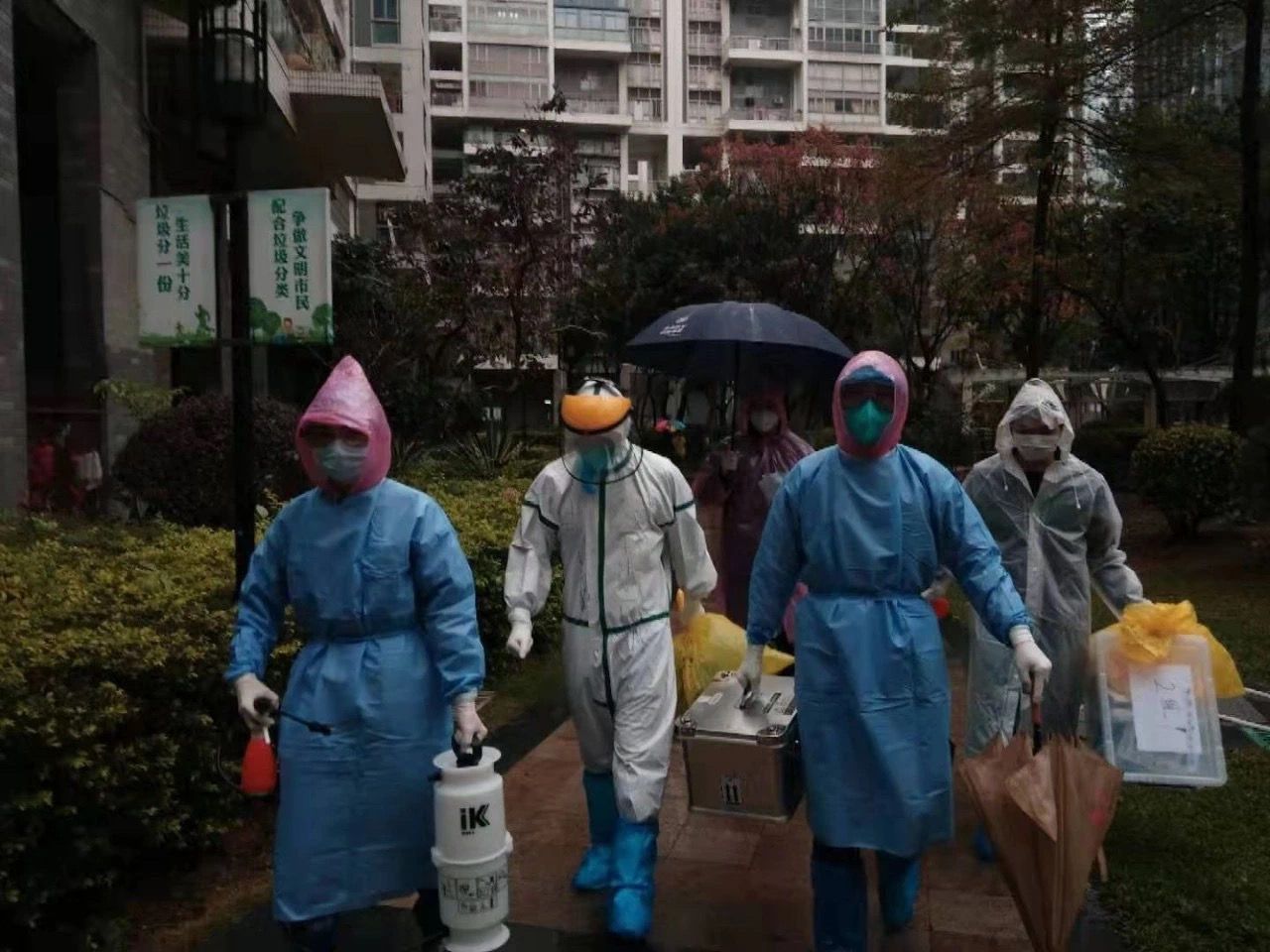 龙华区中心医院青年突击队出色完成居家采样任务