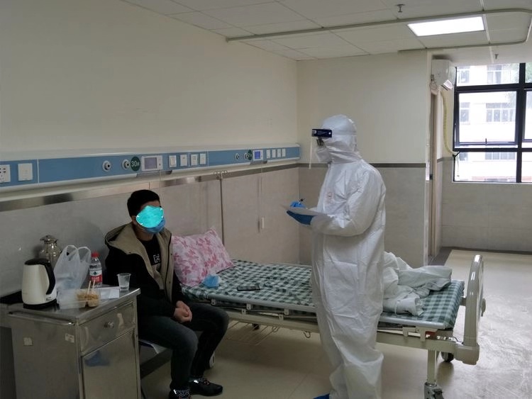 坪医罗时俊医生：坚守抗疫一线