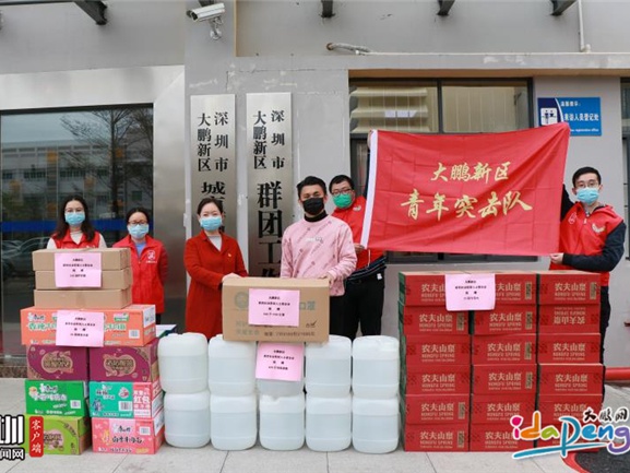 爱心青年突击队捐赠物资，助力防疫战斗