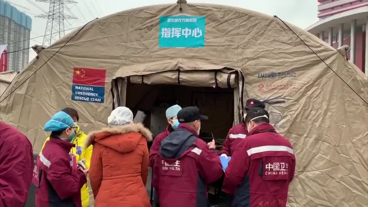 连线武汉：深圳首位入舱护师郑明谜：医院内轻症患者较多，晚上还一起跳广场舞