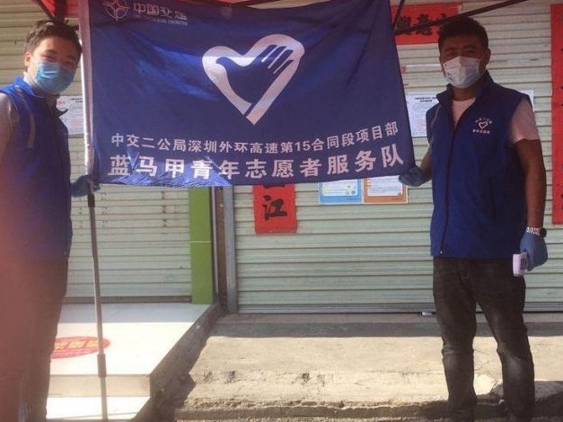 （重稿）坪地全员动起来! 企业“蓝马甲”奔赴社区战疫一线