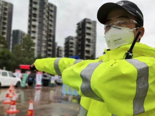 小区封闭有些车辆不能进，怎么办？深圳将在部分道路设临停区！