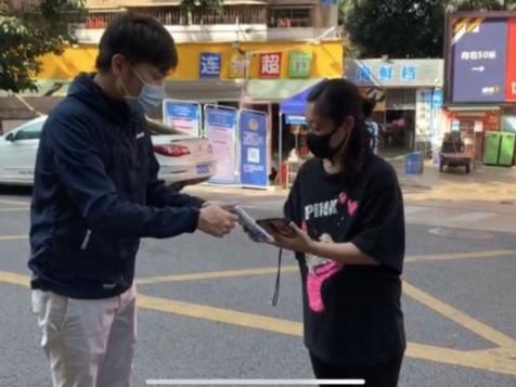 疫情期间，暖心“口罩侠”自掏腰包为班上每位学生送口罩