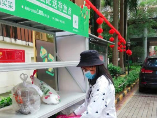 三餐食材安心送，美团买菜“无接触配送”货架进社区    