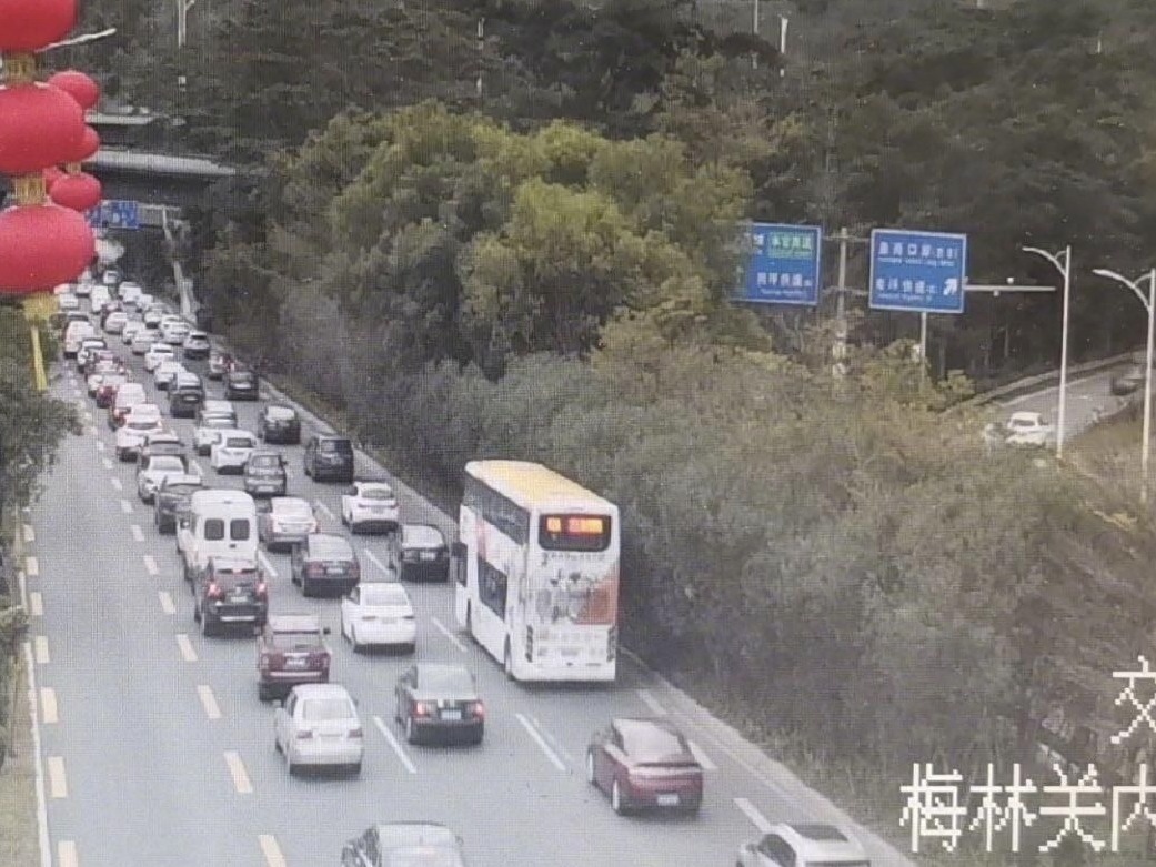 深圳早高峰出现车多缓行 网友：梅林关应有的尊严  