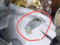 新买的口罩疑似带血！如何辨别你买的口罩是不是二手货？