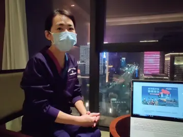 【金银湖畔医席谈⑬】工作就是看别人穿脱衣服？揭秘方舱医院这个特殊岗位