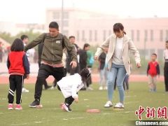 疫情之下开学遥遥无期 父母老师先“疯”了一批