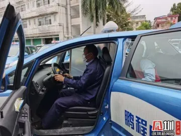 深圳出租车防疫再出新招—塑料膜隔离驾驶员和乘客