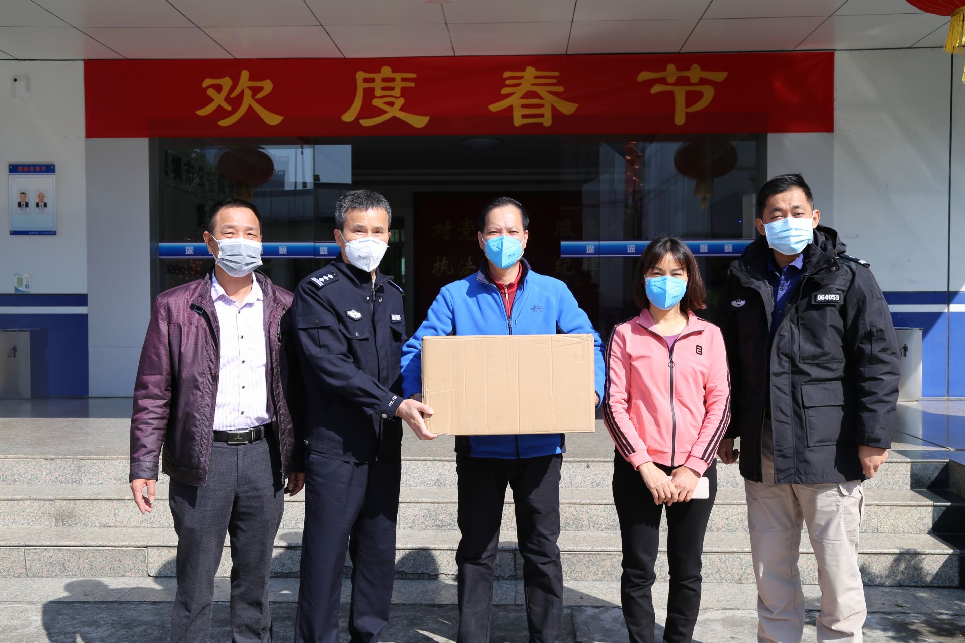 光明热心老板捐赠物资共抗疫情