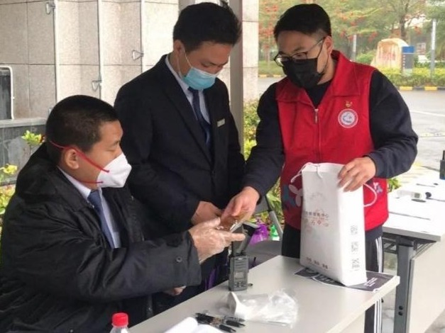 南山高新区党委凝聚党员“核”能量，同心战疫“暖”鹏城