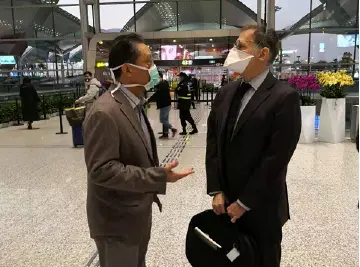  钟南山院士团队通过总台独家辟谣：钟南山亲自迎接吉利德公司老总？假的！