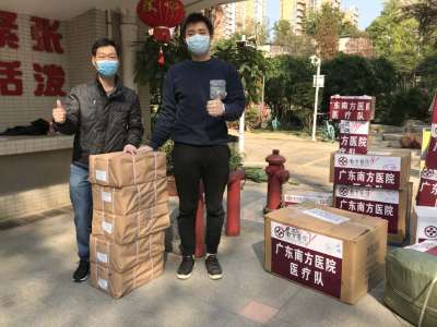 花城出版社向湖北荆州一线医护捐赠图书《新冠肺炎心理干预指南》